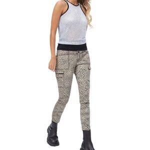 Gap Leopard Print Cargo Pants in Gray Size 25 Waist